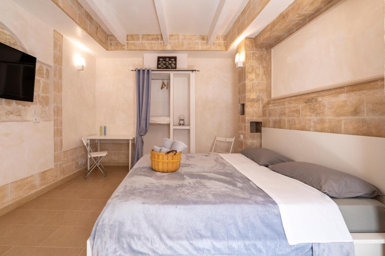 A Chese De Menople By Sthey Apartment