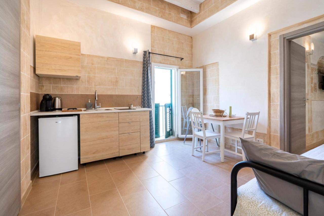 A Chese De Menople By Sthey Apartment *