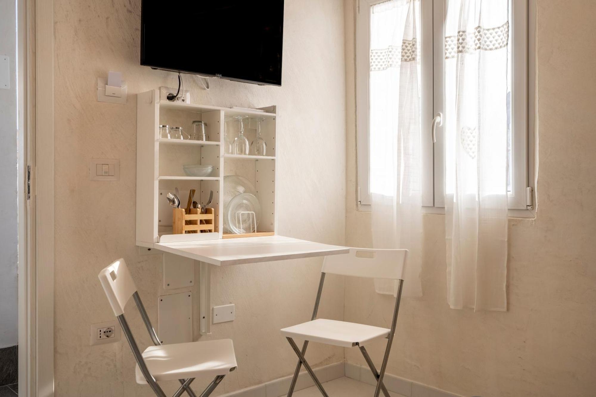 A Chese De Menople By Sthey Apartment *