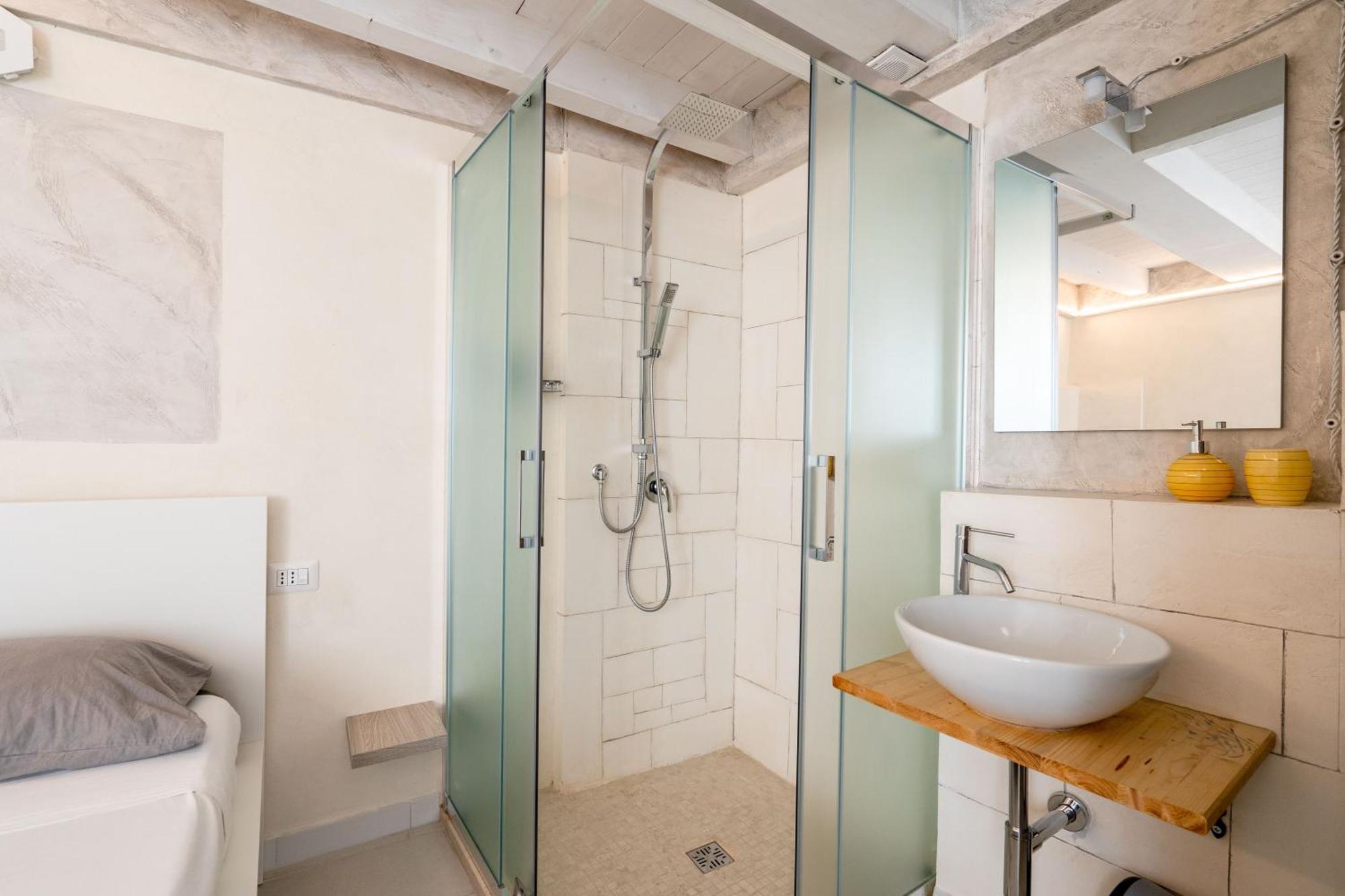 A Chese De Menople By Sthey Apartment *