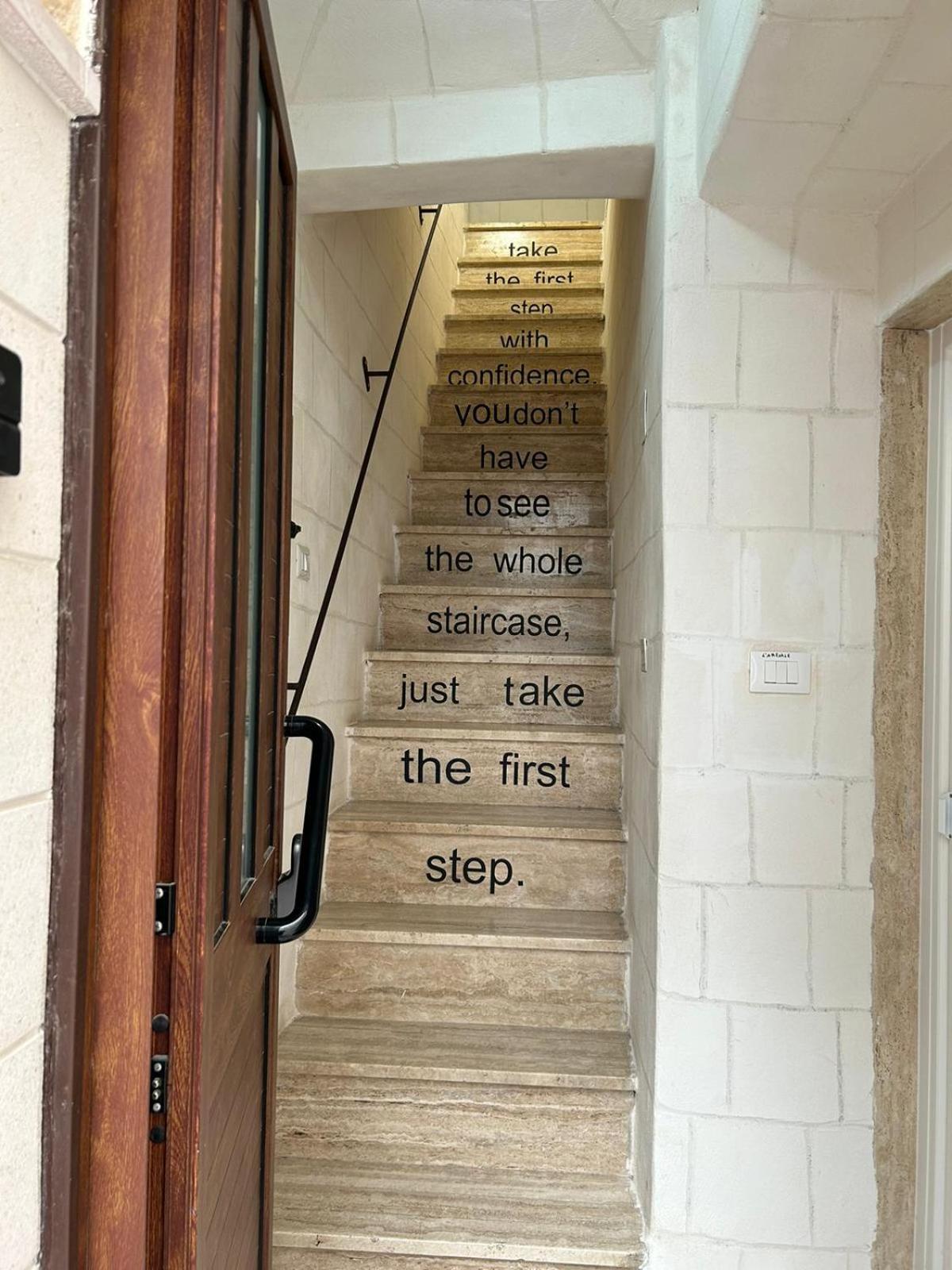 A Chese De Menople By Sthey Apartment